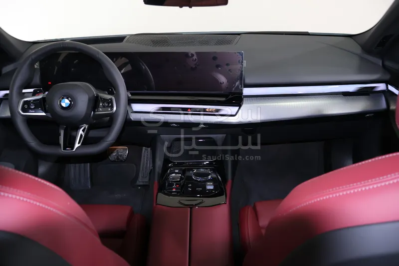 2025 بي ام دبليو الفئة الخامسة 520 أي إم كت