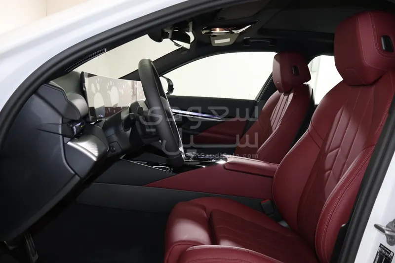 2025 بي ام دبليو الفئة الخامسة 520 أي إم كت