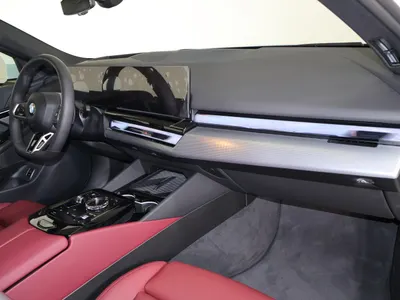 2025 بي ام دبليو الفئة الخامسة 520 أي إم كت