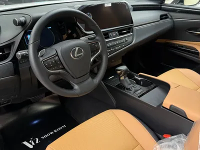 2025 لكزس إي إس 350