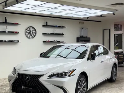 2025 لكزس إي إس 350