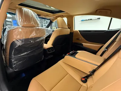 2025 لكزس إي إس 350