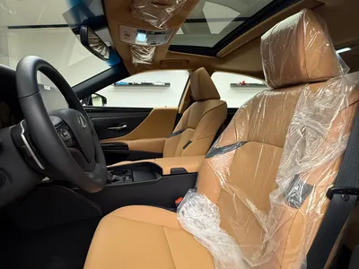 2025 لكزس إي إس 350