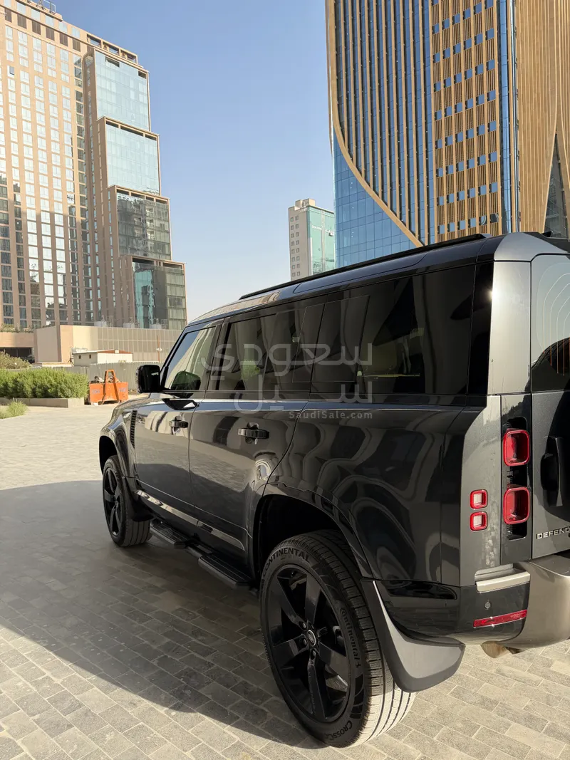 2025 لاند روفر ديفيندر
