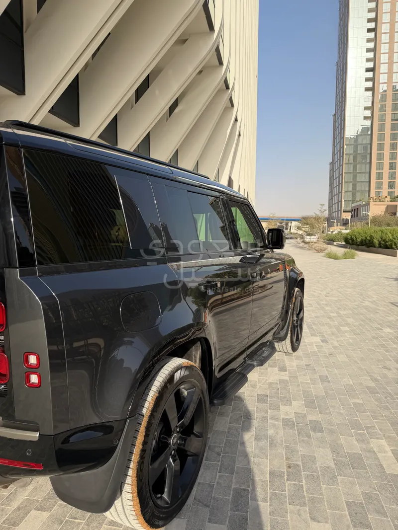 2025 لاند روفر ديفيندر