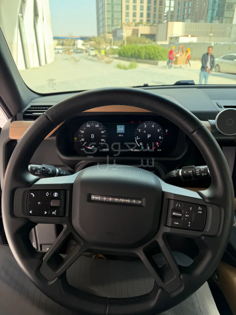 2025 لاند روفر ديفيندر