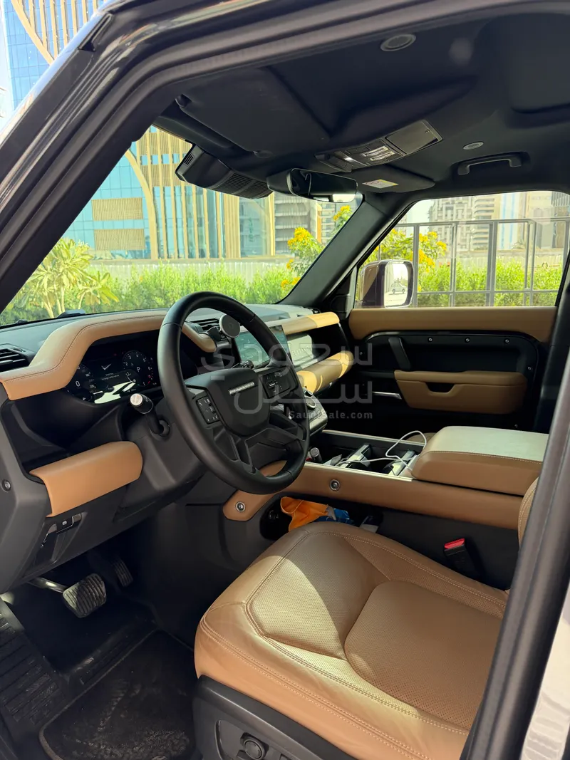 2025 لاند روفر ديفيندر