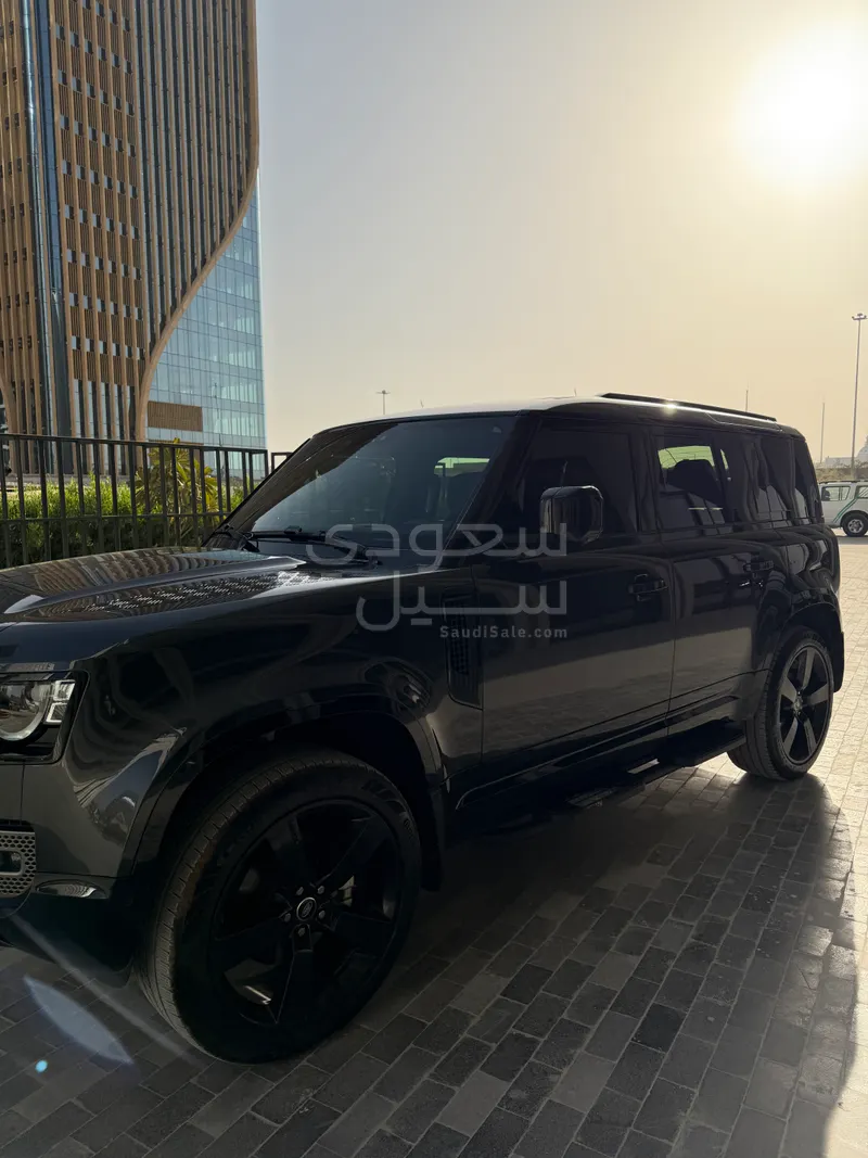 2025 لاند روفر ديفيندر