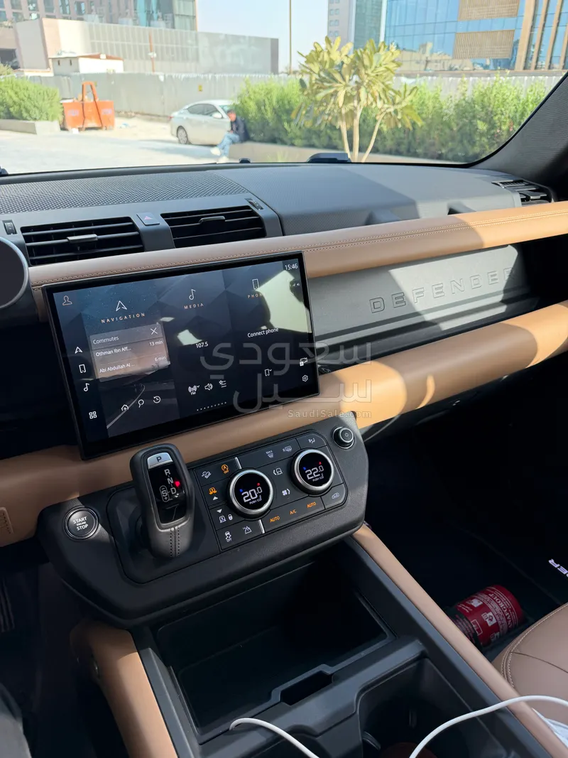 2025 لاند روفر ديفيندر