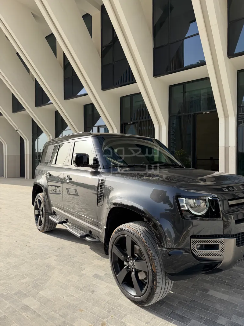 2025 لاند روفر ديفيندر