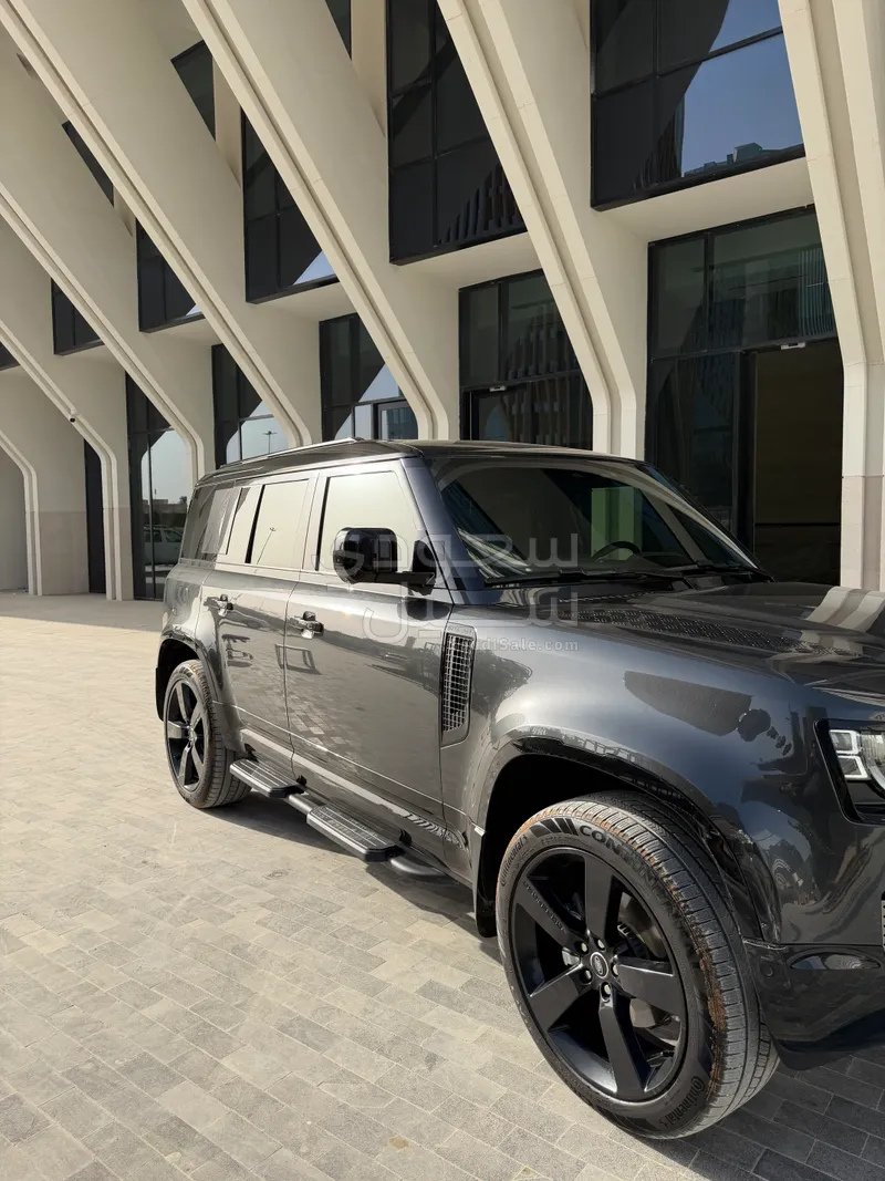 2025 لاند روفر ديفيندر