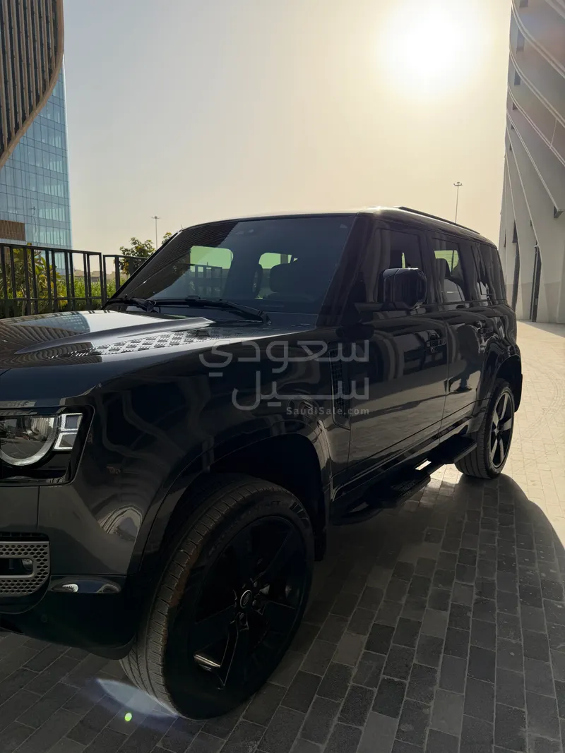 2025 لاند روفر ديفيندر