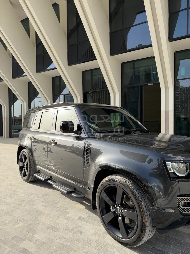 2025 لاند روفر ديفيندر