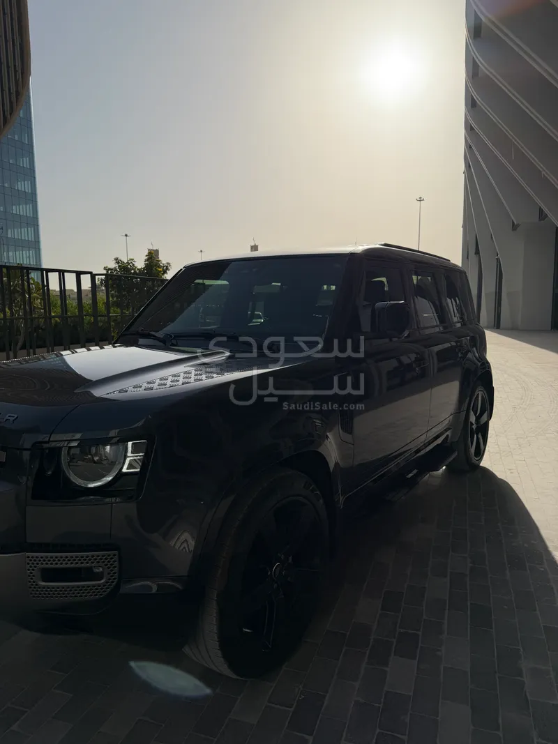 2025 لاند روفر ديفيندر