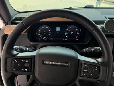 2025 لاند روفر ديفيندر