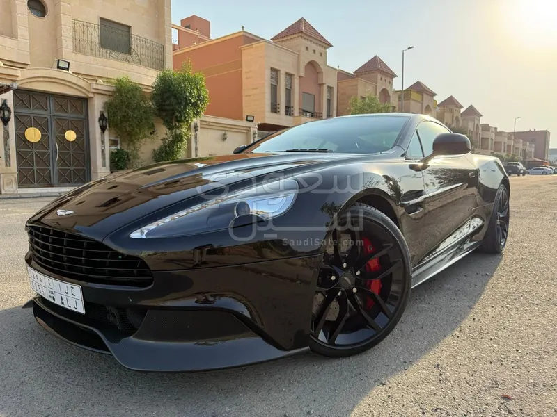 2015 استون مارتن فانكويش