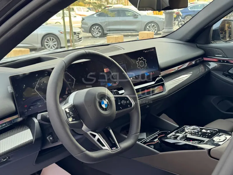 2026 بي ام دبليو الفئة الخامسة 520 أي إم كت