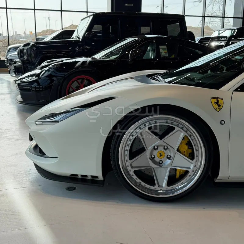 2020 فيراري اف 8