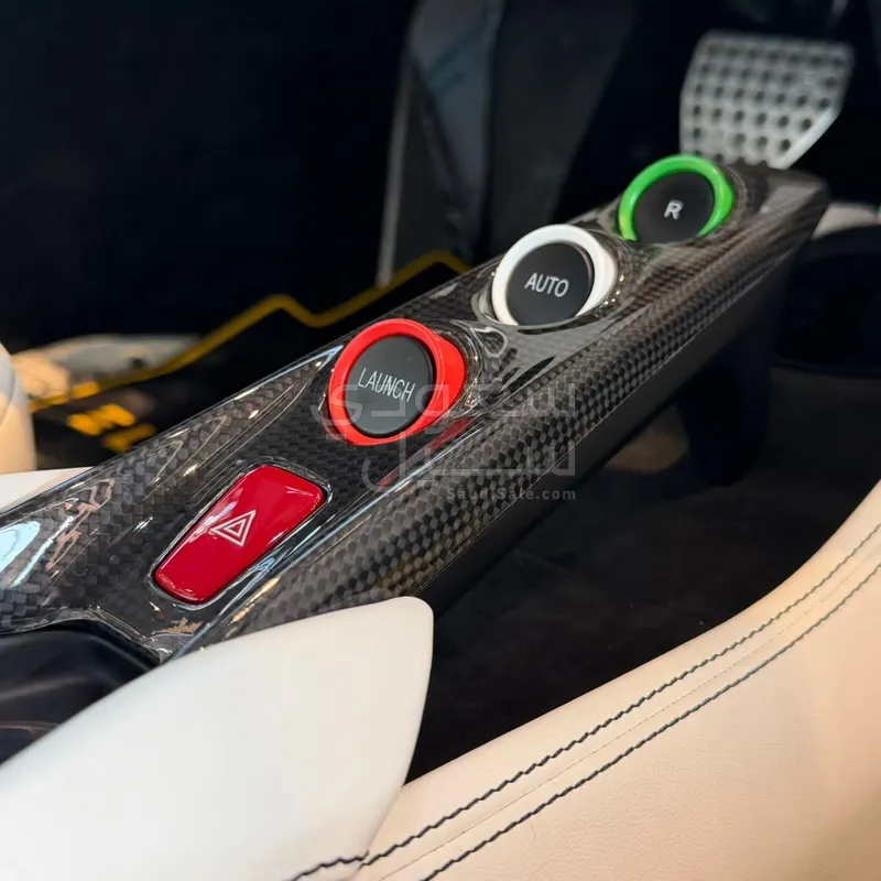 2020 فيراري اف 8