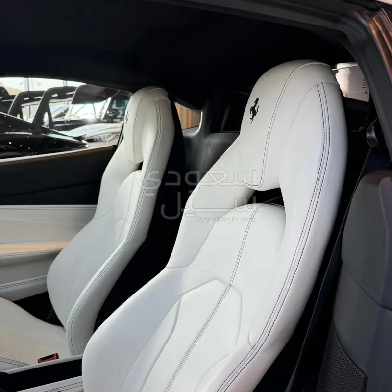 2020 فيراري اف 8