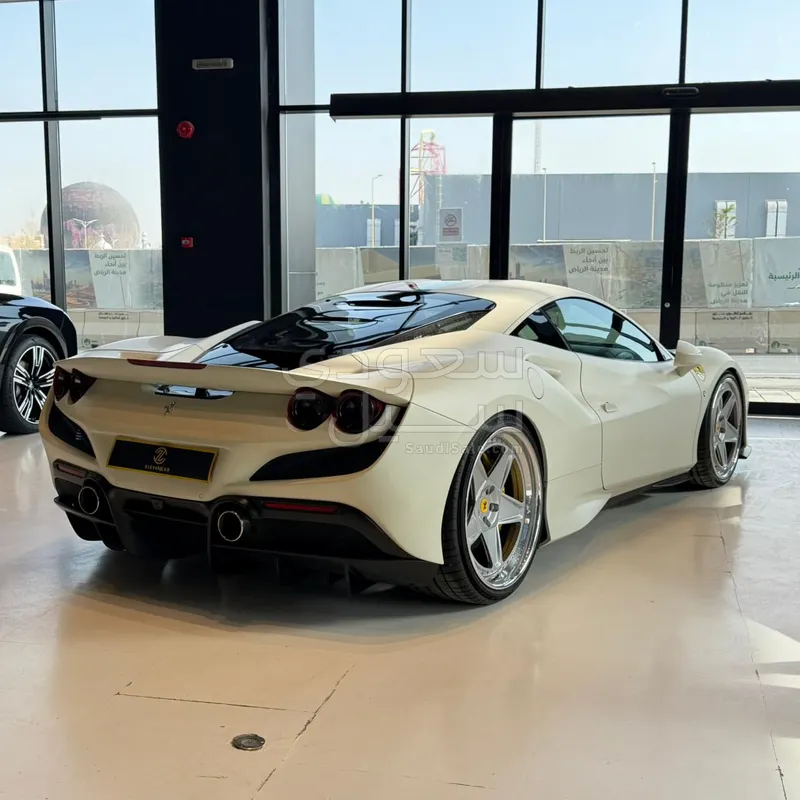 2020 فيراري اف 8