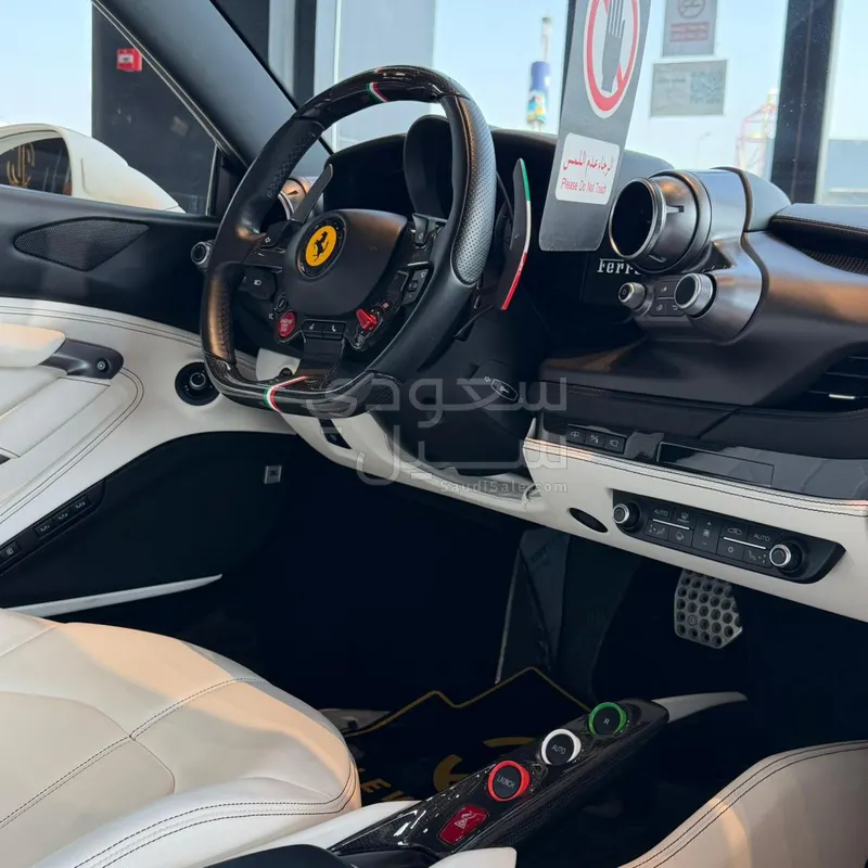 2020 فيراري اف 8