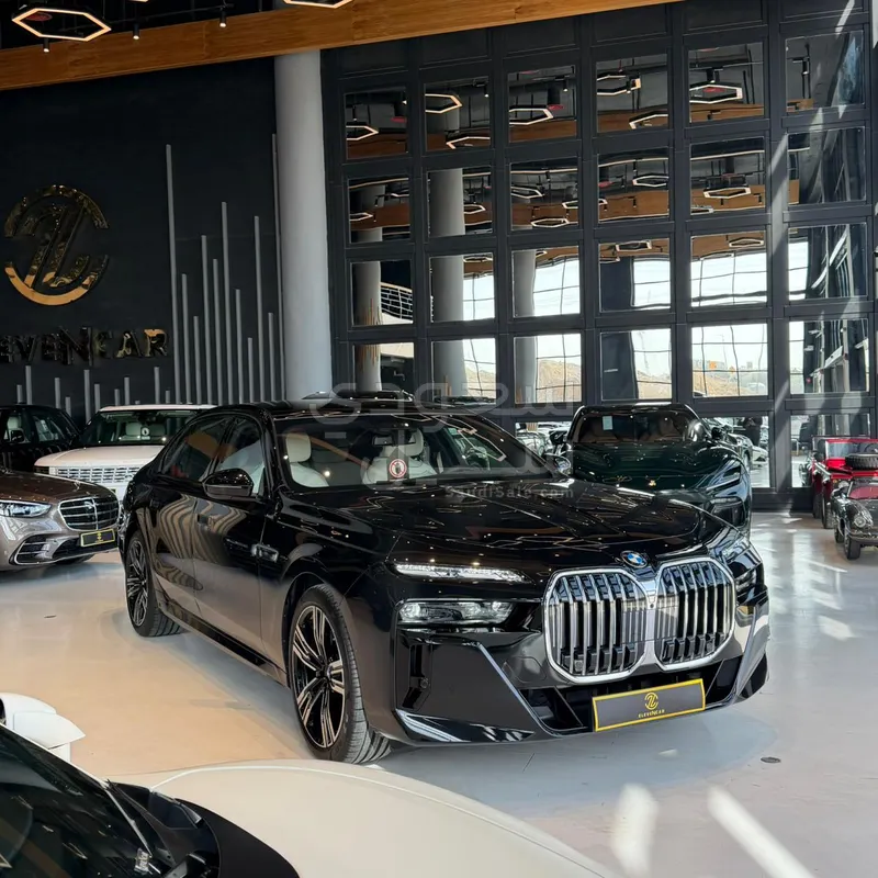 2026 بي ام دبليو الفئة السابعة 735أي