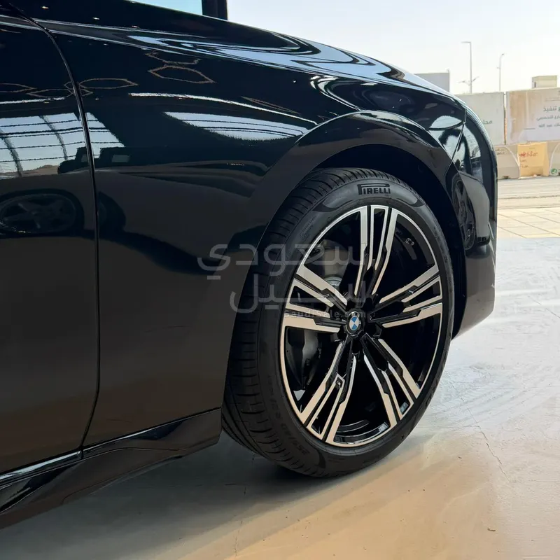 2026 بي ام دبليو الفئة السابعة 735أي