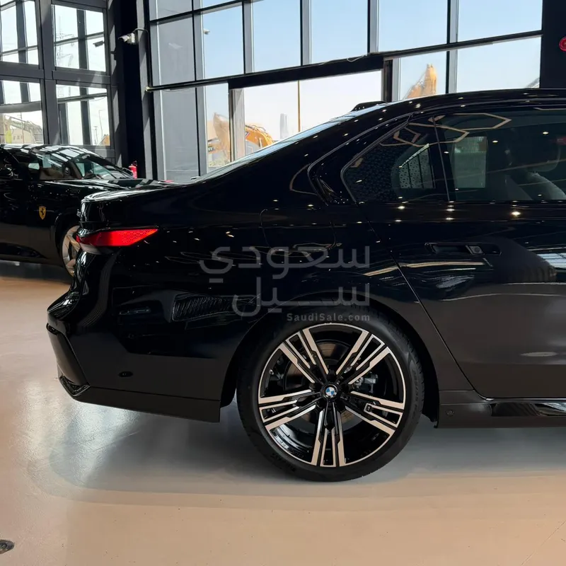 2026 بي ام دبليو الفئة السابعة 735أي