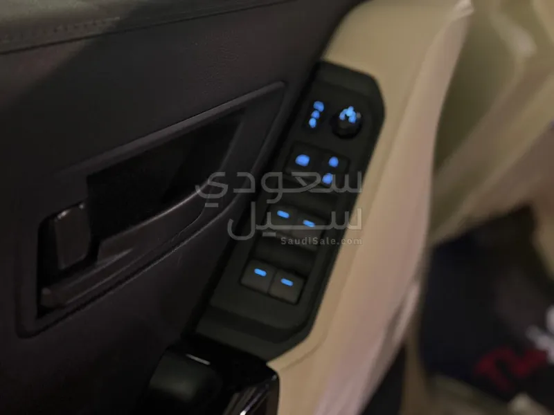 2024 تويوتا لاند كروزر جي اكس ار