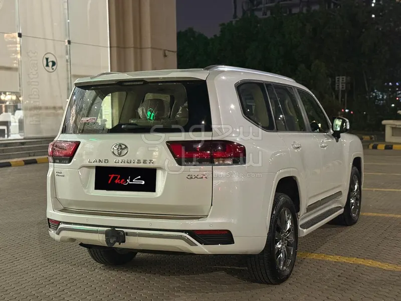 2024 تويوتا لاند كروزر جي اكس ار