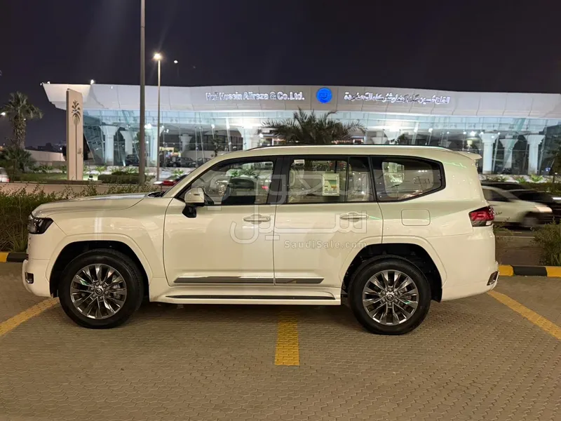 2024 تويوتا لاند كروزر جي اكس ار