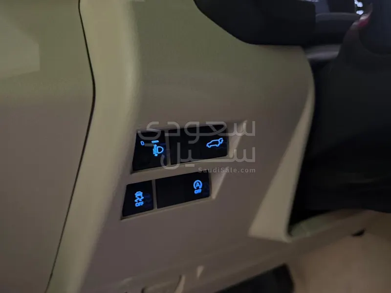 2024 تويوتا لاند كروزر جي اكس ار