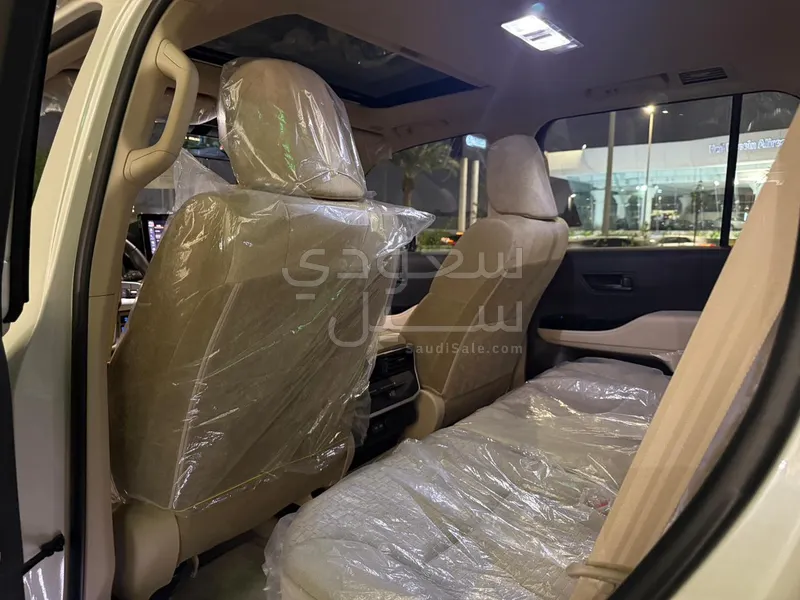 2024 تويوتا لاند كروزر جي اكس ار