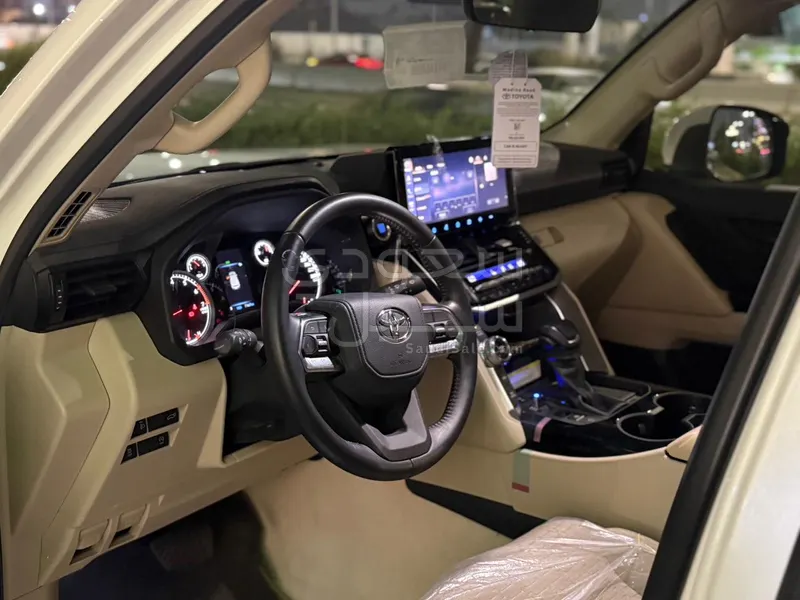 2024 تويوتا لاند كروزر جي اكس ار