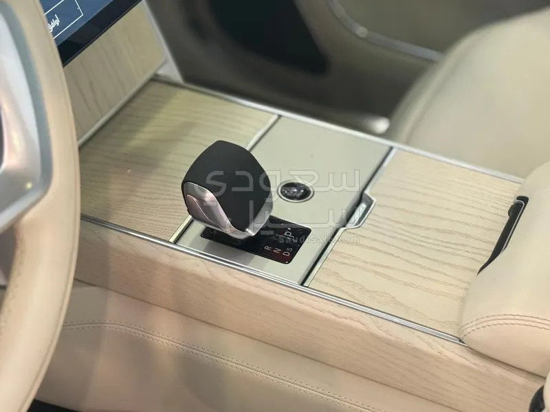 2024 لاند روفر رينج روفر اوتوبيوغرافي