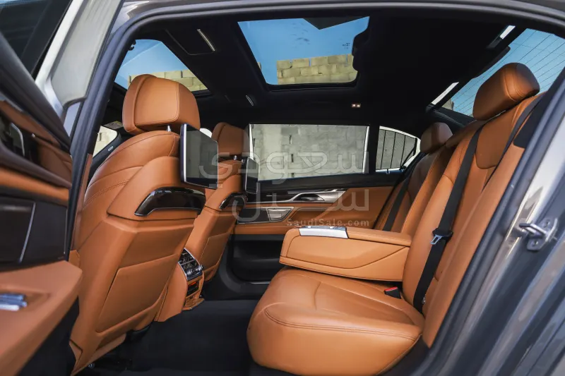 2020 بي ام دبليو الفئة السابعة 730 إل أي