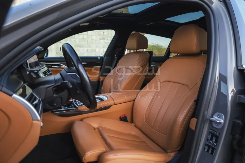 2020 بي ام دبليو الفئة السابعة 730 إل أي