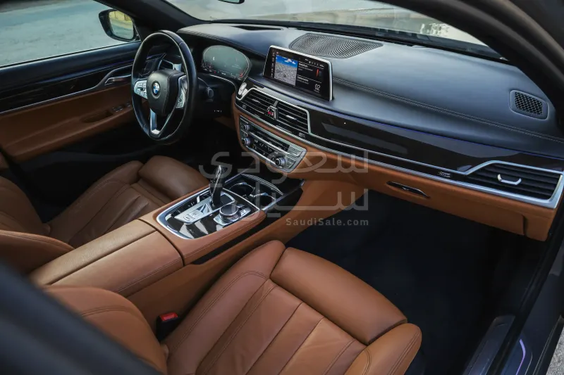 2020 بي ام دبليو الفئة السابعة 730 إل أي