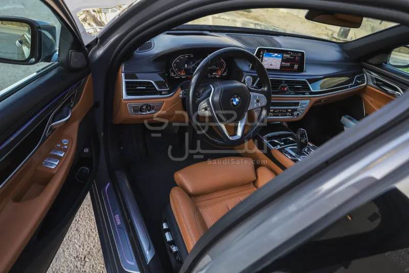 2020 بي ام دبليو الفئة السابعة 730 إل أي