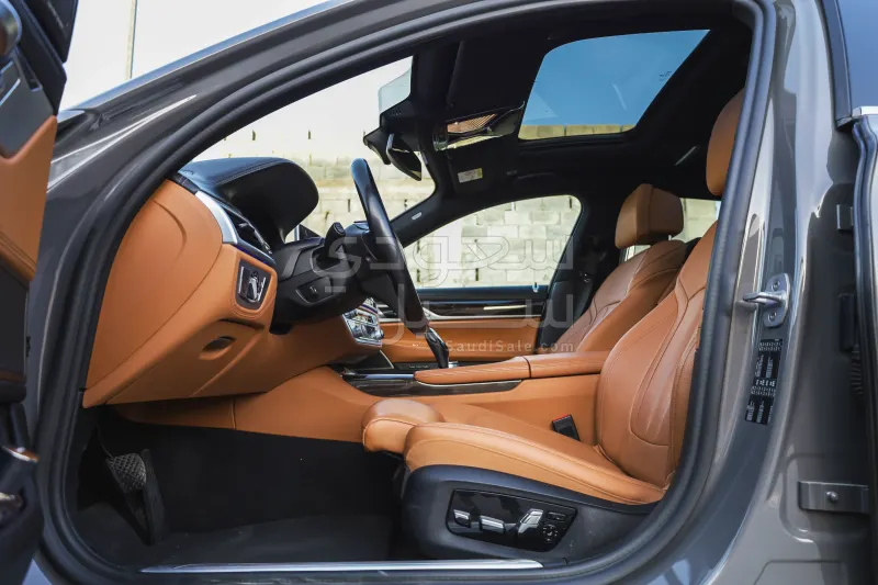 2020 بي ام دبليو الفئة السابعة 730 إل أي