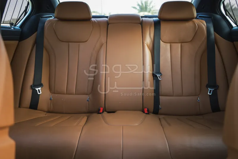 2020 بي ام دبليو الفئة السابعة 730 إل أي