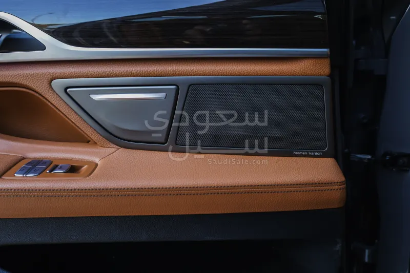 2020 بي ام دبليو الفئة السابعة 730 إل أي