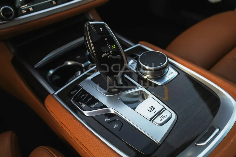 2020 بي ام دبليو الفئة السابعة 730 إل أي