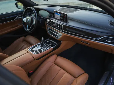 2020 بي ام دبليو الفئة السابعة 730 إل أي