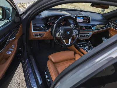 2020 بي ام دبليو الفئة السابعة 730 إل أي