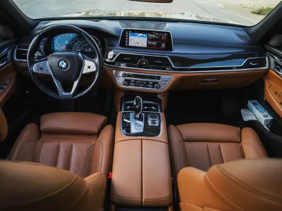 2020 بي ام دبليو الفئة السابعة 730 إل أي