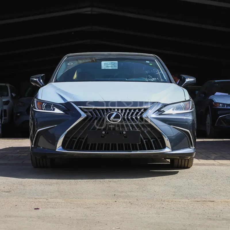 2025 لكزس إي إس 350