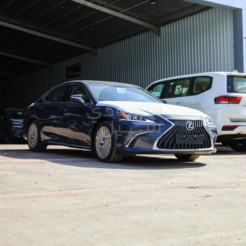2025 لكزس إي إس 350
