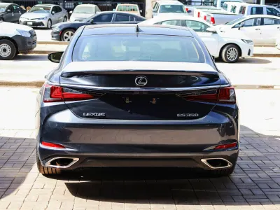 2025 لكزس إي إس 350